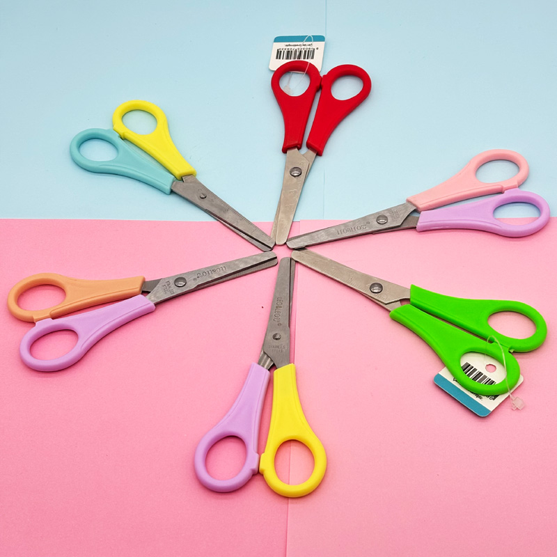 Classic scissor with ruler scale