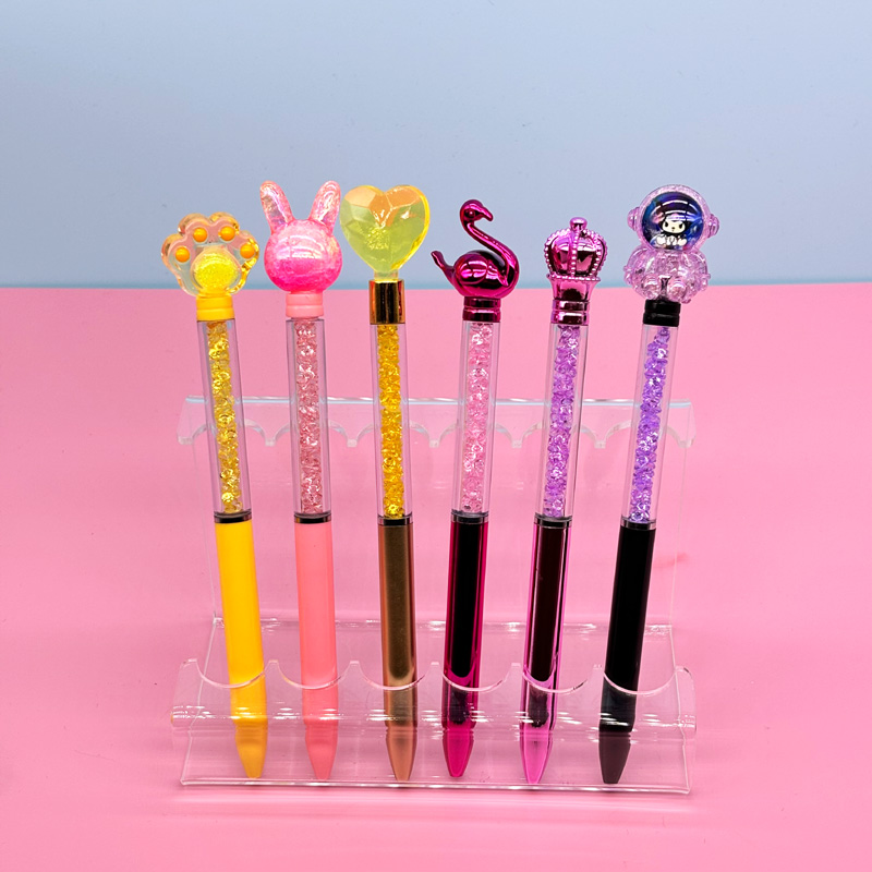 Rotating pen with different figures 